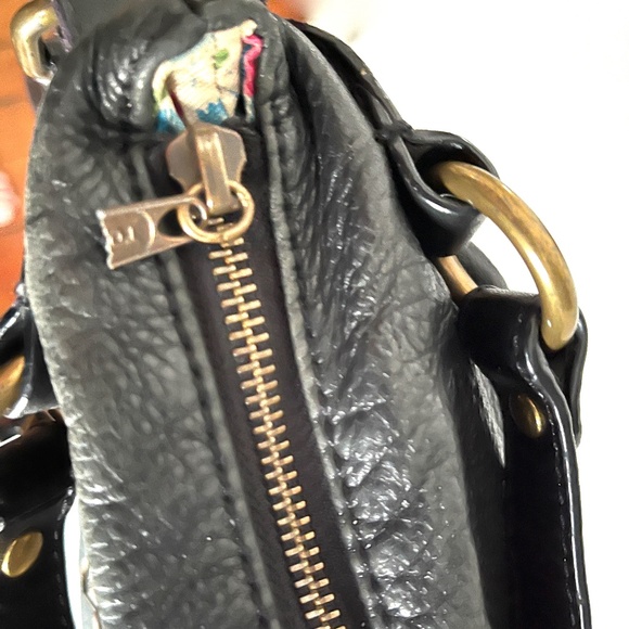 🔥🔥 Tommy Hilfiger Black Genuine Leather Handbag Cross Body Style - Picture 13 of 16